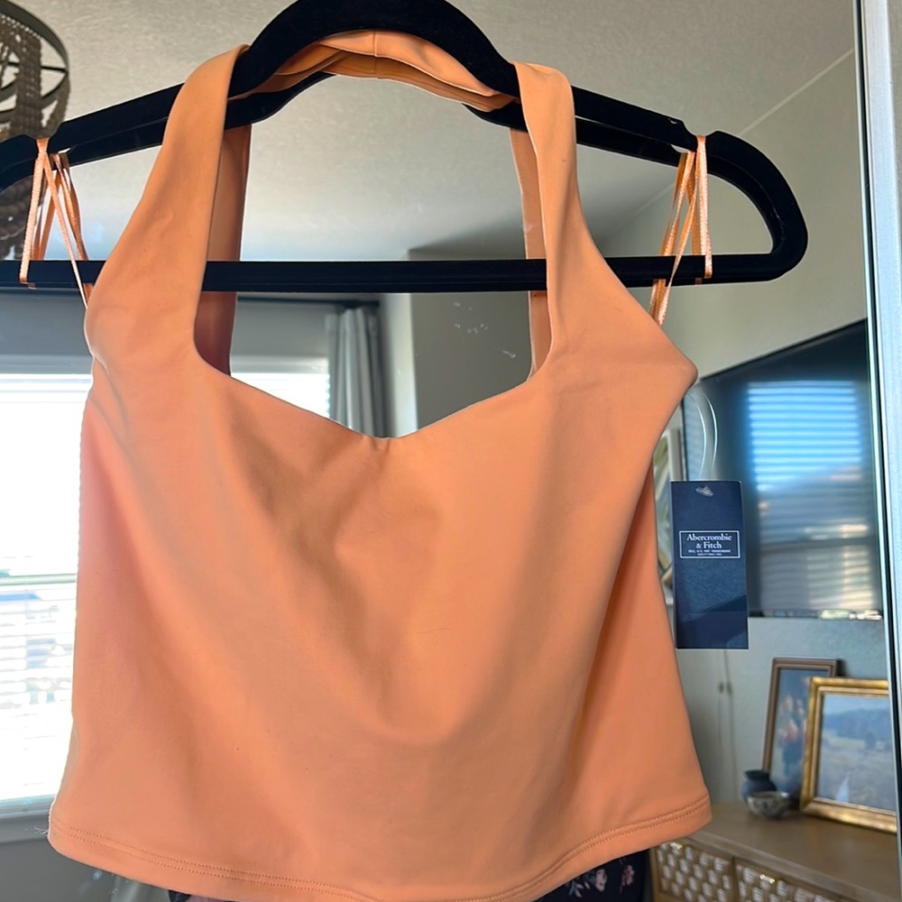 NWT / Abercrombie / cropped halter / medium